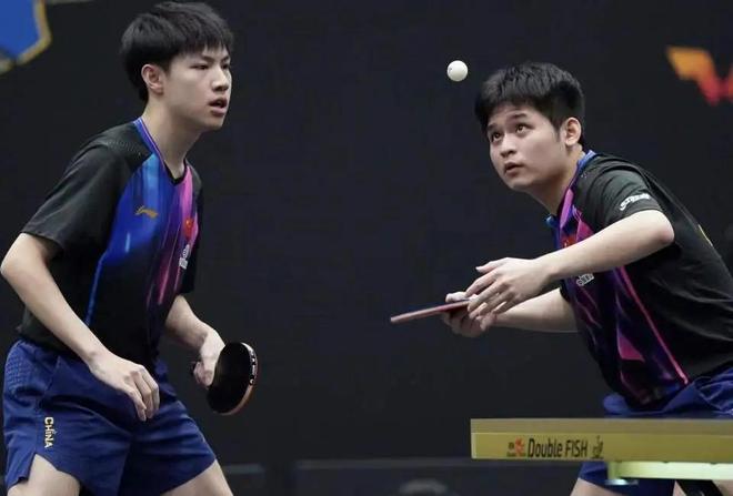 韩国羽毛球队鏖战马来西亚羽毛球队，陶菲克送出助攻