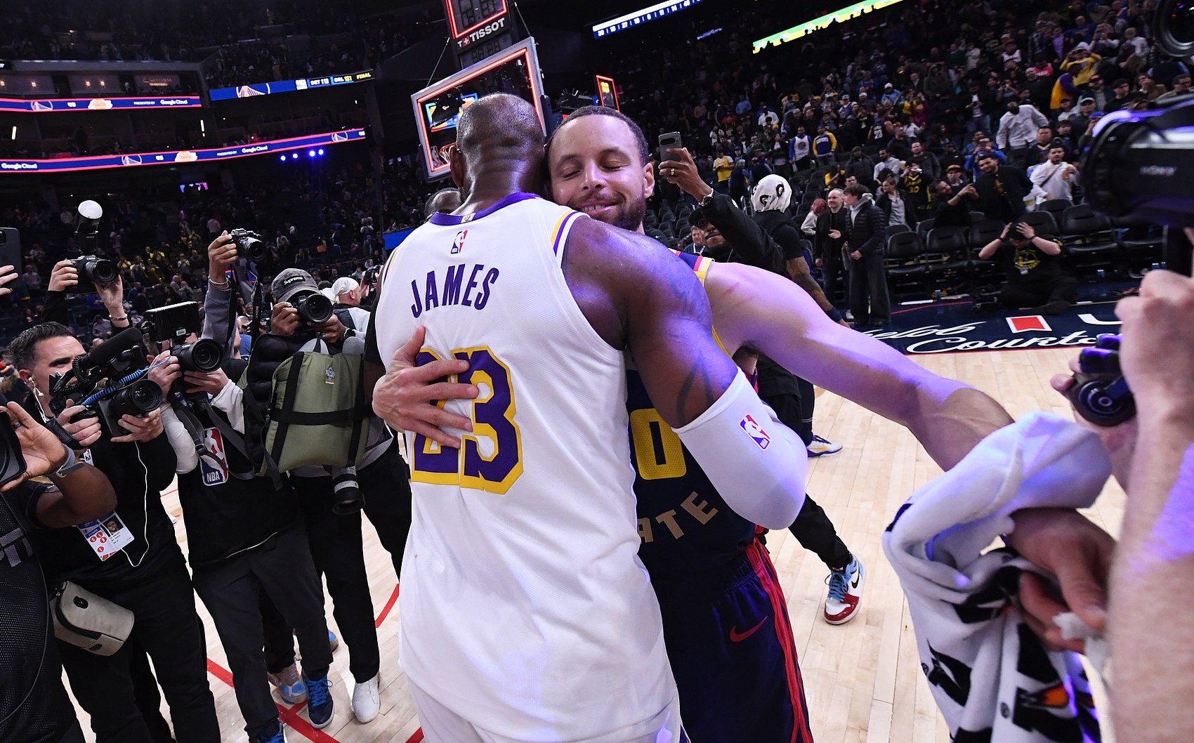 湖人B队险胜南韩男篮，戈贝尔完成帽子戏法