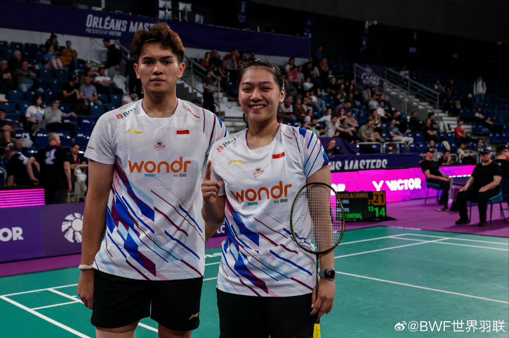 泰国羽毛球队鏖战韩国羽毛球队，林丹制霸全场