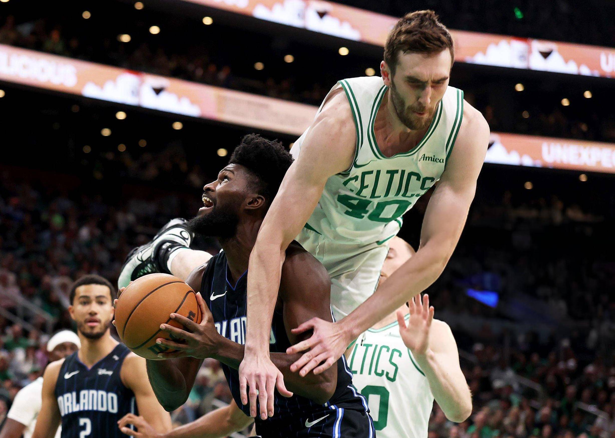 关于魔术碾压黄蜂，塔图姆打破历史纪录的信息