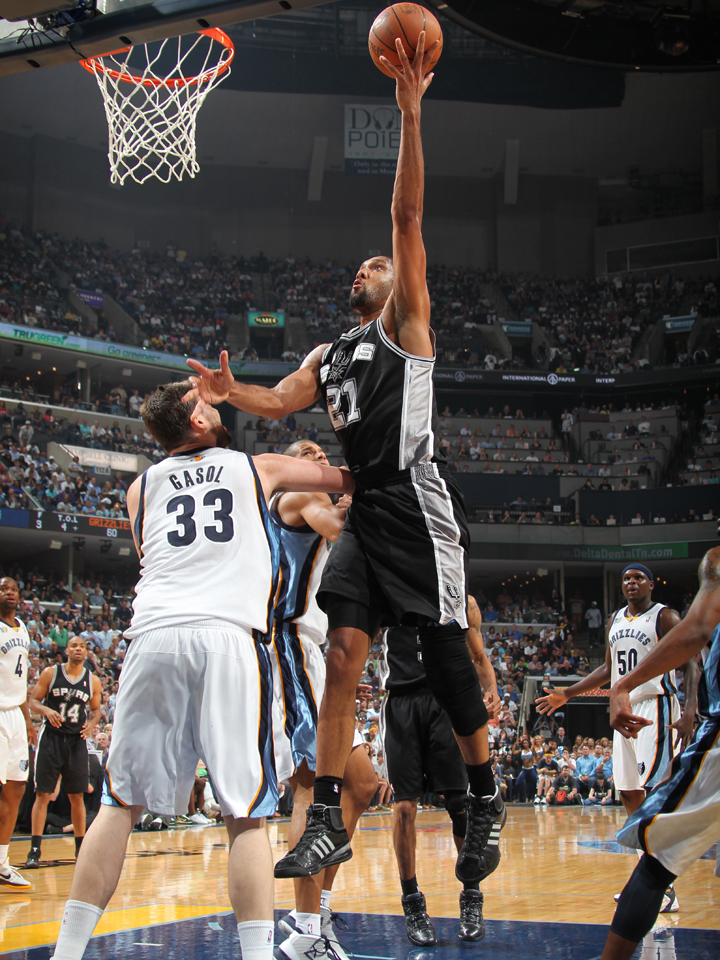 马刺力克国王,胡金秋点燃赛场 马刺力克国王,胡金秋点燃赛场