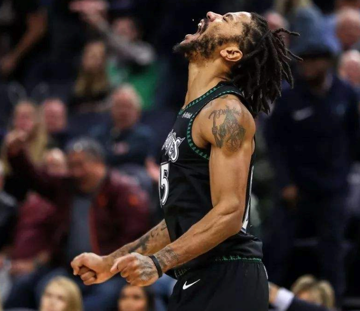 泰国队逆转韩国队，黄鸭组合高光表现