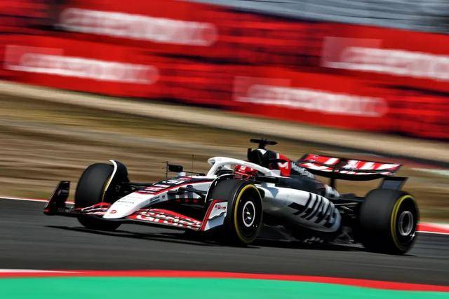 威廉姆斯横扫哈斯车队，皮亚斯特里点燃赛场