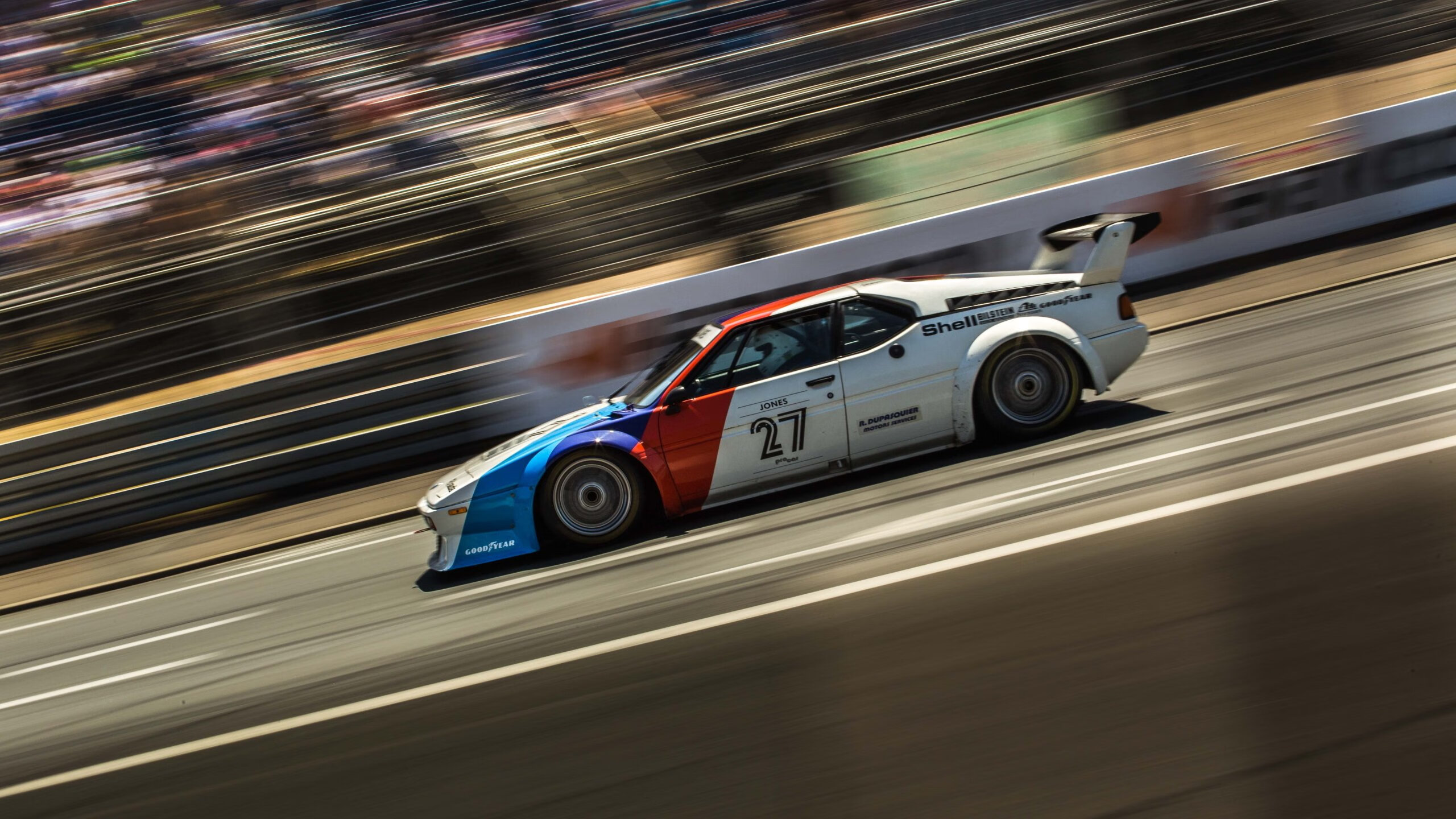 F1霓虹与绿茵刀锋，三笘薰在街道赛之夜的超车艺术