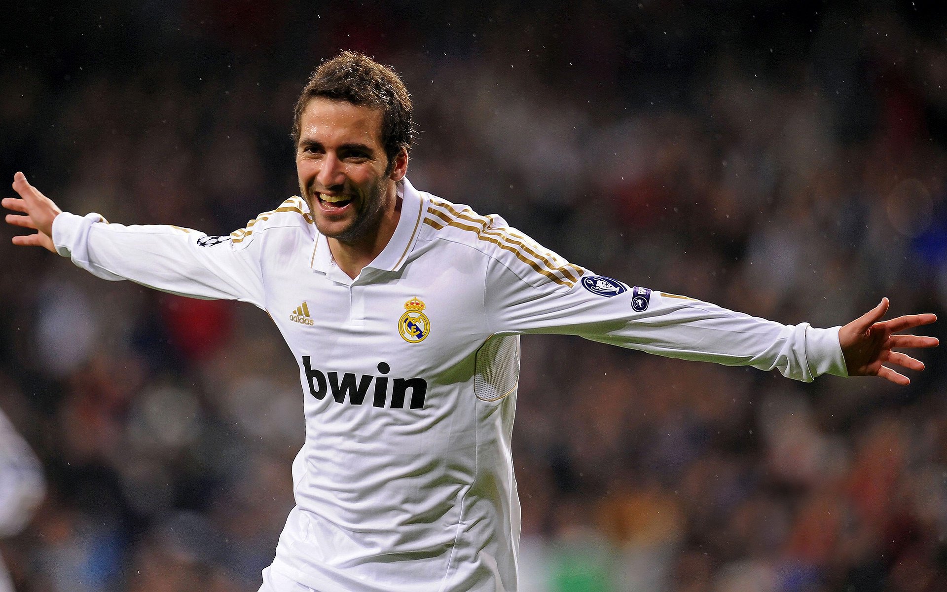 慈善赛现戏剧性碾压，尼日利亚明星队5-0那不勒斯传奇，本泽马大师级演出征服全场